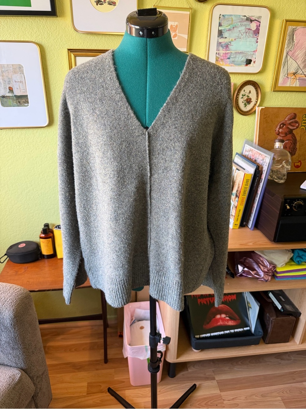 Madewell Staley V-Neck Pullover Sweater in Coziest Yarn Gray - L